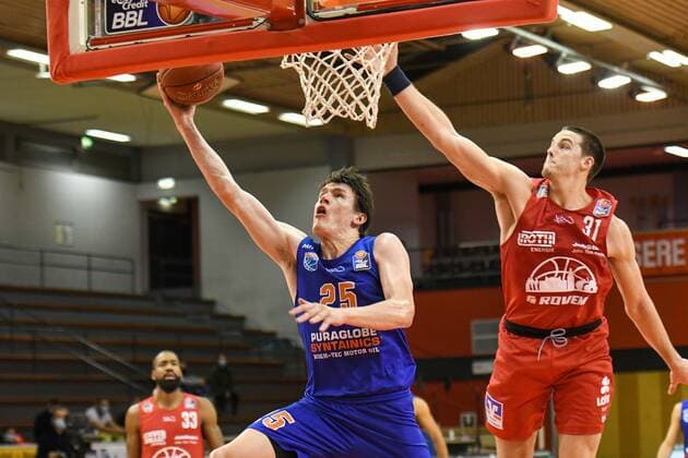 Aj Brodeur, Scottie James Jr 1 matchday, Basketball Bundesliga, Basketball season 2020 2021, Germany, easyCredit BBL, Germany, Giessen 46ers, giessen red, men, Jobstairs GIESSEN 46ers MBC Syntainics MBC, men, MBC blue white