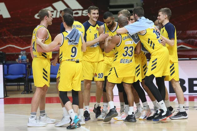 Maodo Lo, 0 of Alba Berlin während Euroleague Spiel gegen Crvena zvezda, Aleksandar Nikolic arena, Belgrad 15.12.2020 MarkoxMetlas 