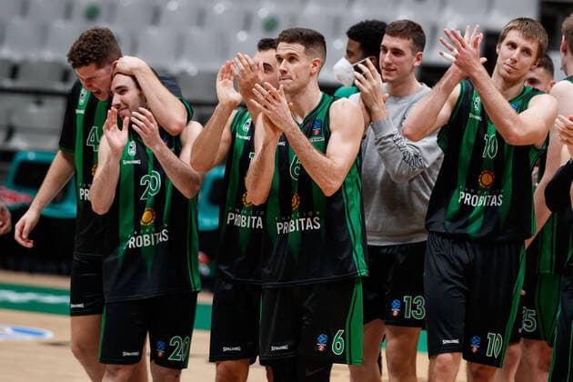 December 15, 2020, Badalona, Spain: Players of Club Joventut Badalona during the 7 days Eurocup match between Club Joventut Badalona and UNICS Kazan at Pabellon Olimpico de Badalona in Barcelona, Spain. Badalona Spain - ZUMAd159 20201215_zia_d159_054 Copyright: xDavidxRamirezx