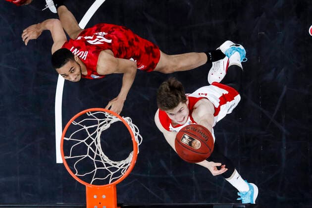 right Bennet Hundt Brose Bamberg, 33 left Cameron Hunt s oliver Würzburg, 24 Brose Bamberg s oliver Würzburg Wuerzburg easyCredit BBL Basketball Bundesliga Basketball season 2020 21 4 matchday, 16 12 2020 Bamberg, Brose Arena Copyright: DanielxLöb