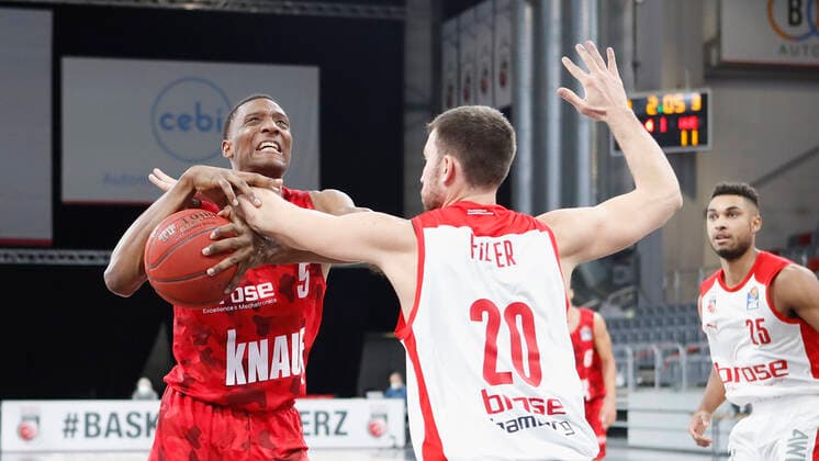 Germany, Bamberg, Brose Arena, 16 12 2020, emspor, emonline, despor, deonline, Brose Bamberg vs s Oliver Wuerzburg, Basketball, BBL picture v li Justin Sears s Oliver Wuerzburg and Chase Fieler Brose Bamberg Copyright: HMBxMedia xHeikoxBecker