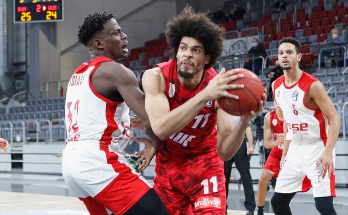 Germany, Bamberg, Brose Arena, 16 12 2020, emspor, emonline, despor, deonline, Brose Bamberg vs s Oliver Wuerzburg, Basketball, BBL picture v li Norense Odiase Brose Bamberg and Zach Smith s Oliver Wuerzburg Copyright: HMBxMedia xHeikoxBecker