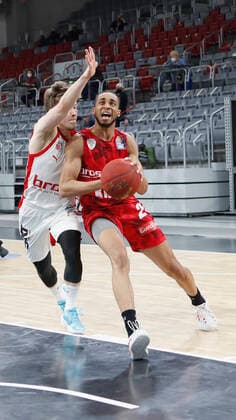 Germany, Bamberg, Brose Arena, 16 12 2020, emspor, emonline, despor, deonline, Brose Bamberg vs s Oliver Wuerzburg, Basketball, BBL picture from left Bennet Hundt Brose Bamberg and Cameron Hunt s Oliver Wuerzburg Copyright: HMBxMedia xHeikoxBecker