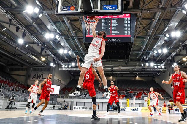 Center David Kravish Brose Bamberg, 45 Brose Bamberg s oliver Würzburg Wuerzburg easyCredit BBL Basketball Bundesliga Basketball Season 2020 21 4 Matchday, 16 12 2020 Bamberg, Brose Arena Copyright: DanielxLöb