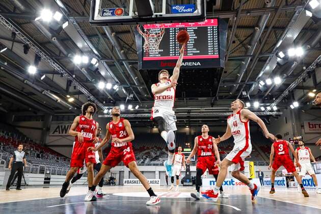 Center Bennet Hundt Brose Bamberg, 33 Brose Bamberg s oliver Würzburg Wuerzburg easyCredit BBL Basketball Bundesliga Basketball Season 2020 21 4 Matchday, 16 12 2020 Bamberg, Brose Arena Photo Daniel Löb Loeb ASV Authors Number 4026335 Copyright: DanielxLöb