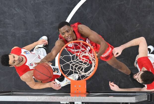 BAMBERG 16 12 2020 basketball easycredit 1 basketball Bundesliga 4 matchday Brose Bamberg vs s oliver Würzburg Justin Sears 5, s oliver Würzburg throws against Dominic Lockhart 3, Brose Bamberg and David Kravish 45, Brose Bamberg photo Hans Martin Issler isslerimages Brose Bamberg vs s oliver Würzburg