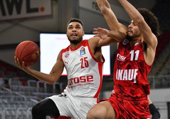 BAMBERG 16 12 2020 basketball easycredit 1 basketball Bundesliga 4 matchday Brose Bamberg vs s oliver Würzburg Kenneth Ogbe 25, Brose Bamberg vs Zach Smith 11, s oliver Würzburg photo Hans Martin Issler isslerimages Brose Bamberg vs s oliver Würzburg