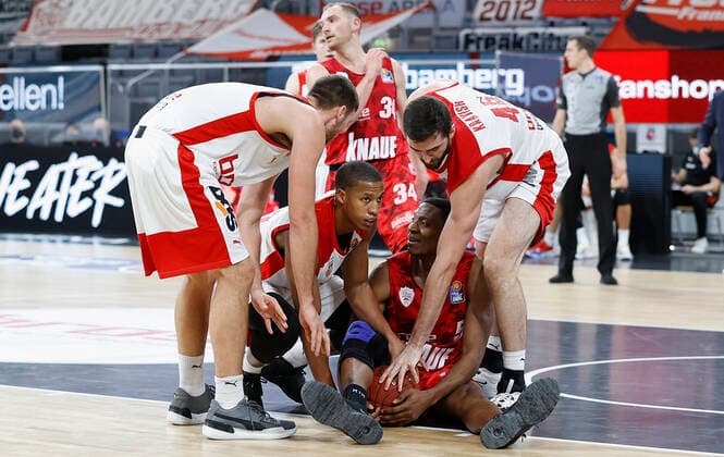 Germany, Bamberg, Brose Arena, 16 12 2020, emspor, emonline, despor, deonline, Brose Bamberg vs s Oliver Wuerzburg, Basketball, BBL picture v li Chase Fieler Brose Bamberg , Devon Hall Brose Bamberg , Justin Sears s Oliver Wuerzburg and David Kravish Brose Bamberg Copyright: HMBxMedia xHeikoxBecker