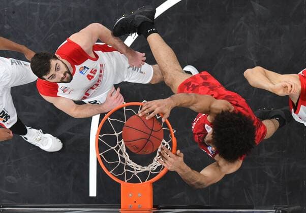 BAMBERG 16 12 2020 basketball easycredit 1 basketball Bundesliga 4 matchday Brose Bamberg vs s oliver Würzburg Zach Smith 11, s oliver Würzburg with dunk against David Kravish 45, Brose Bamberg photo Hans Martin Issler isslerimages Brose Bamberg vs s oliver Würzburg