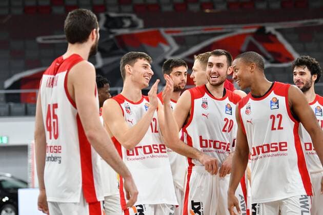 BAMBERG 16 12 2020 Basketball easycredit 1 Basketball Bundesliga 4 Matchday Brose Bamberg vs s oliver Würzburg David Kravish 45, Brose Bamberg , Moritz Pleschner 12, Brose Bamberg , Mateo Seric 17, Brose Bamberg , Christian Sengfelder 43, Brose Bamberg , Chase Fieler 20, Brose Bamberg , Devon Hall 22, Brose Bamberg , Michele Vitali 31, Brose Bamberg happy after 81 66 win against Würzburg Photo Hans Martin Issler isslerimages Brose Bamberg vs s oliver Würzburg