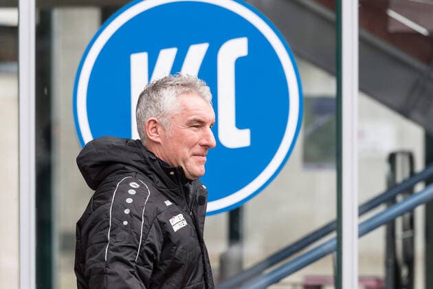 Karlsruhe, Germany 03 January 2017 2 BL 16 17 Karlsruher SC training kickoff Mirko Slomka coach Mirko Slomka KSC , action single image with crest KSC in background 2 BL 16 17 Karlsruher SC training kickoff Mirko Slomka swal