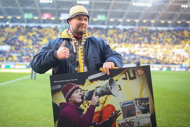 Dresden, Germany 03 December 2017 2 BL 17 18 Dynamo Dresden vs Erzgebirge Aue Vorsänger Vorsaenger Stefan Lehmi Lehmann action single and has tears in his eyes 2 BL 17 18 Dynamo Dresden vs Erzgebirge Aue twel