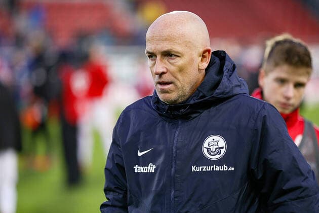 Halle, Germany 05 December 2015 3 Liga 15 16 Hallescher FC vs Hansa Rostock coach Karsten Baumann Hansa Rostock pensive brooding grumbling, after end of game, dissatisfied disappointed disappointed dejected frustrated, 3 Liga 15 16 Hallescher FC vs Hansa Rostock mat