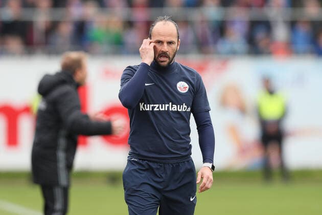 Kiel, Germany 06 May 2017 3 Liga 16 17 Holstein Kiel vs Hansa Rostock Coach Christian Brand Hansa Rostock dissatisfied disappointed disappointed dejected frustrated gesture gestures gestures action single image landscape, landscape format 3 Liga 16 17 Holstein Kiel vs Hansa Rostock mkra