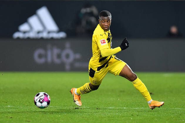 Fußball 1 Bundesliga, Saison 2020 2021, 13 Spieltag, FC Union Berlin Borussia Dortmund am 18 11 2020 im Stadion an der Alten Försterei Dortmunds Youssoufa Moukoko läuft mit dem Ball am Fuß DFL REGULATIONS PROHIBIT ANY USE OF PHOTOGRAPHS AS IMAGE SEQUENCES AND OR QUASI VIDEO Copyright: xNeundorf Kirchnerx