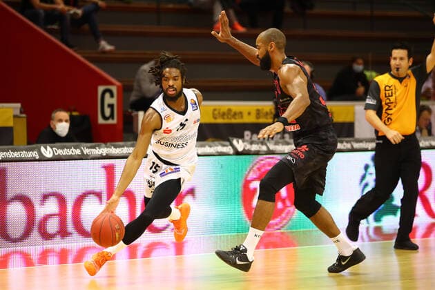 Marcus Thornton Chemnitz vs Brandon Thomas Giessen Jobstairs Giessen 46ers vs Niners Chemnitz, basketball, easyCredit BBL, 18 12 2020 Jobstairs Giessen 46ers vs Niners Chemnitz, basketball, easyCredit BBL, 18 12 2020 Giessen Copyright: xEibner-Pressefotox EP_RWS