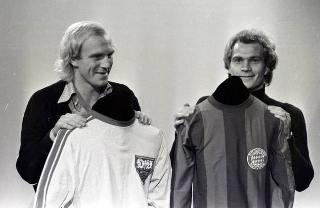 01 02 1975 Football Bundesliga Germany, Stuttgart, 01 02 1975, Football, Bundesliga Hoeneß brothers v l Dieter Hoeneß VfB Stuttgart , Uli Hoeneß FC Bayern Munich