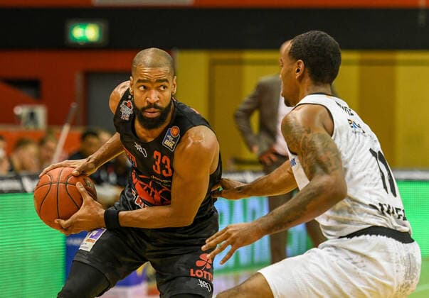 Brandon Thomas, Isiaha Mike 7 Spieltag, Basketball Bundesliga, Basketball season 2020 2021, Germany, easyCredit BBL, Germany, Giessen 46ers, giessen schwarz, men, Jobstairs GIESSEN 46ers NINERS Chemnitz, men, Chemnitz white