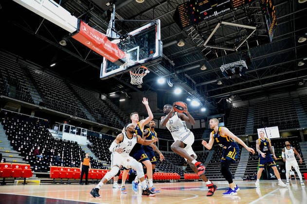 Moustapha Fall et Guerschon Yabusele (asvel) BASKETBALL : LDLC ASVEL vs Khimki Moscou - Euroleague - 18 12 2020 FredericChambert Panoramic 
