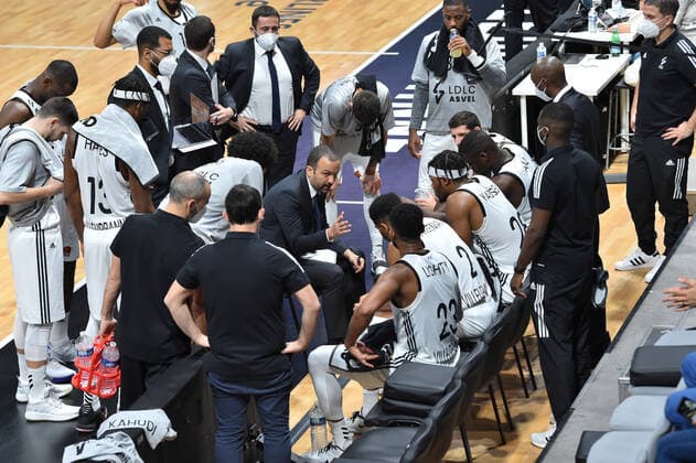 TJ Parker (asvel) et se joueurs BASKETBALL : LDLC ASVEL vs Khimki Moscou - Euroleague - 18 12 2020 FredericChambert Panoramic 