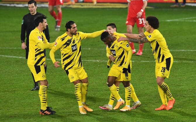 Football, men, 2020 2021 season, 1 Bundesliga 13 matchday , 1 FC Union Berlin Borussia Dortmund 2 1 , v l Mats Hummels Borussia Dortmund , Emre Can Borussia Dortmund , Youssoufa Moukoko Borussia Dortmund , Raphael Guerreiro Borussia Dortmund , Axel Witsel Borussia Dortmund , cheering after scoring 1 1, 18 12 2020, Copyright: xMatthiasxKochx