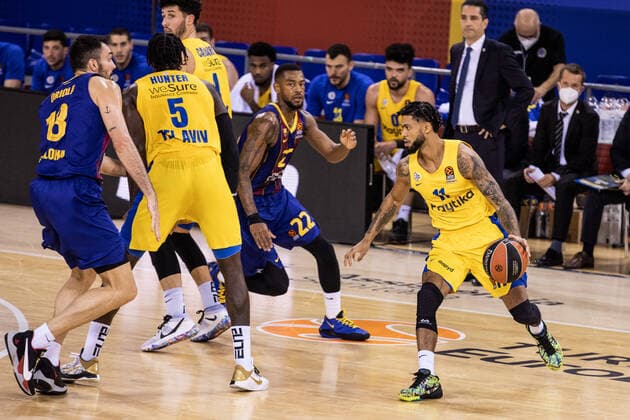 December 18, 2020, Barcelona, Barcelona, Spain: Tyler Dorsey of Maccabi Playtika Tel Aviv during the Turkish Airlines EuroLeague match between FC Barcelona, Barca and Maccabi Playtika Tel Aviv at Palau Blaugrana on December 18, 2020 in Barcelona, Spain. Barcelona Spain - ZUMAa181 20201218_zaa_a181_089 Copyright: xJavierxBorregox