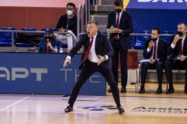 December 18, 2020, Barcelona, Barcelona, Spain: Sarunas Jasikevicius, Head coach of FC Barcelona, Barca gestures during the Turkish Airlines EuroLeague match between Fc Barcelona and Maccabi Playtika Tel Aviv at Palau Blaugrana on December 18, 2020 in Barcelona, Spain. Barcelona Spain - ZUMAa181 20201218_zaa_a181_103 Copyright: xJavierxBorregox