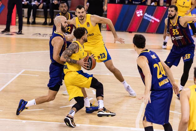 December 18, 2020, Barcelona, Barcelona, Spain: Scottie Wilbekin of Maccabi Playtika Tel Aviv competes with Nick Calathes of FC Barcelona, Barca during the Turkish Airlines EuroLeague match between Fc Barcelona and Maccabi Playtika Tel Aviv at Palau Blaugrana on December 18, 2020 in Barcelona, Spain. Barcelona Spain - ZUMAa181 20201218_zaa_a181_113 Copyright: xJavierxBorregox