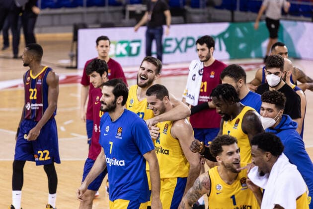 December 18, 2020, Barcelona, Barcelona, Spain: Maccabi Playtika Tel Aviv celebrates the victory during the Turkish Airlines EuroLeague match between FC Barcelona, Barca and Maccabi Playtika Tel Aviv at Palau Blaugrana on December 18, 2020 in Barcelona, Spain. Barcelona Spain - ZUMAa181 20201218_zaa_a181_125 Copyright: xJavierxBorregox