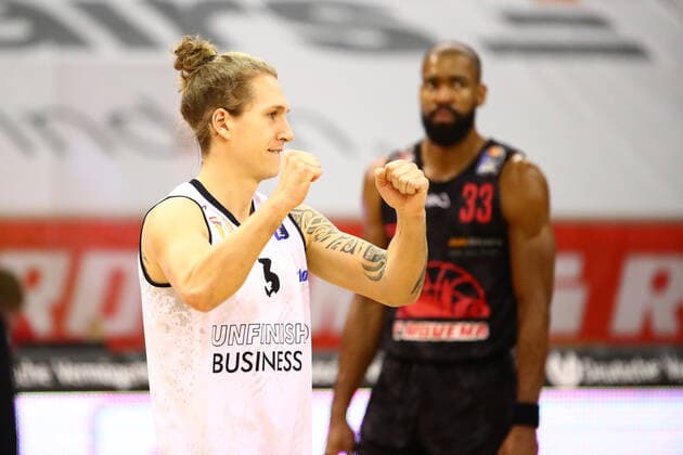 Malte Ziegenhagen Chemnitz happy about win in Giessen Jobstairs Giessen 46ers vs Niners Chemnitz, Basketball, easyCredit BBL, 18 12 2020 Jobstairs Giessen 46ers vs Niners Chemnitz, Basketball, easyCredit BBL, 18 12 2020 Giessen Copyright: xEibner-Pressefotox EP_RWS