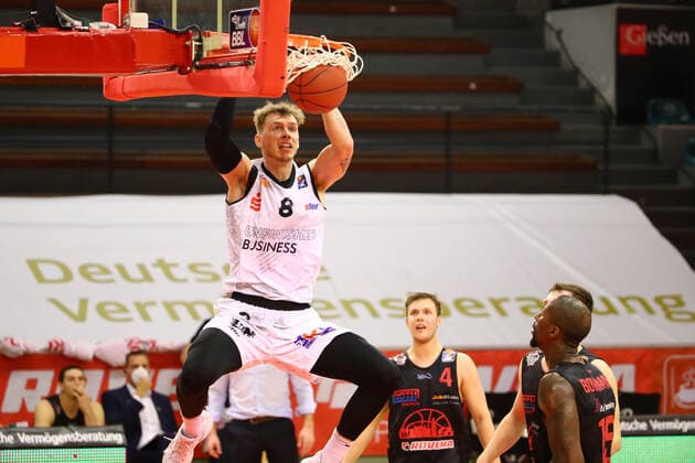 Dunk by Jan Niklas Wimberg Chemnitz Jobstairs Giessen 46ers vs Niners Chemnitz, Basketball, easyCredit BBL, 18 12 2020 Jobstairs Giessen 46ers vs Niners Chemnitz, Basketball, easyCredit BBL, 18 12 2020 Giessen Copyright: xEibner-Pressefotox EP_RWS