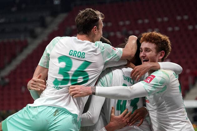 Sport Bilder des Tages GER, FBL, FSV Mainz vs SV Werder Bremen 19.12.2020, Opel Arena, Mainz, GER, FBL, FSV Mainz vs SV Werder Bremen im Bild picture shows Eren Dinkci (Bremen) freut sich über das Tor zum 0:1. *** GER, FBL, FSV Mainz vs SV Werder Bremen 19 12 2020, Opel Arena, Mainz, GER, FBL, FSV Mainz vs SV Werder Bremen in picture shows Eren Dinkci Bremen is happy about the goal to 0 1 nordphotox xBratic nph00250