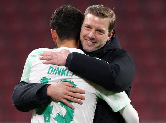 Florian Kohfeldt (Trainer, Werder Bremen) mit dem Siegtorschützen Eren Sami Dinkci (43, Werder Bremen), Fußball, 1. Bundesliga, 13. Spieltag, 1. FSV Mainz 05 - SV Werder Bremen, 19.12.2020, Opel Arena, Mainz, Deutschland, zmdz, ** DFB & DFL regulations prohibit any use of photographs as image sequences and or quasi-video. ** 1. FSV Mainz 05 - SV Werder Bremen *** Florian Kohfeldt coach, Werder Bremen with the winning goal scorer Eren Sami Dinkci 43, Werder Bremen , Football, 1 Bundesliga, 13 Matchday, 1 FSV Mainz 05 SV Werder Bremen, 19 12 2020, Opel Arena, Mainz, Germany, zmdz, DFB DFL regulations prohibit any use of photographs as image sequences and or quasi video 1 FSV Mainz 05 SV Werder Bremen