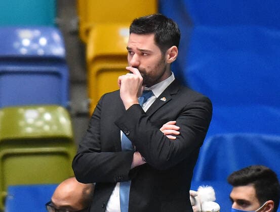 19 12 2020, xhbx, Fussball Regionalliga Suedwest, Offenbacher Kickers VfR Aalen emspor, v l Trainer Sebastian Gleim Head Coach, Fraport Skyliners Frankfurt DFL DFB REGULATIONS PROHIBIT ANY USE OF PHOTOGRAPHS as IMAGE SEQUENCES and or QUASI VIDEO Offenbach am Main