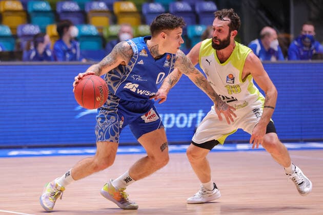 Fraport Skyliners medi Bayreuth, easyCredit BBL Links Konstantin Konga Fraport Skyliners, 0 vs Bastian Doreth medi Bayreuth, 10 Basketball match of the easyCredit BBL between Fraport Skyliners and medi Bayreuth on 19 December 2020 at Fraport Arena in Frankfurt am Main , Frankfurt am Main Hesse Germany Fraport Arena