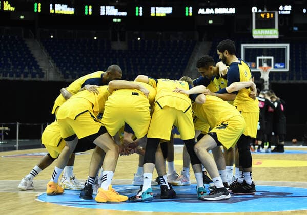 Basketball Berlin 19 12 2020 Season 2020 2021 easyCredit BBL 1 Bundesliga BBL Alba Berlin vs ratiopharm Ulm vl The players of Alba Berlin before the game.