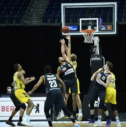 Basketball Berlin 19 12 2020 Season 2020 2021 easyCredit BBL 1 Bundesliga BBL Alba Berlin vs ratiopharm Ulm vl Isaiah Wilkins 11 Ulm , Luke Sikma 43 ALB
