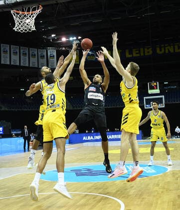 Basketball Berlin 19 12 2020 Season 2020 2021 easyCredit BBL 1 Bundesliga BBL Alba Berlin vs ratiopharm Ulm vl Louis Olinde 19 ALB , Demetrius Conger 1 Ulm , Niels Giffey 5 ALB