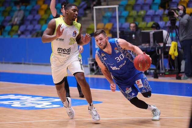 Fraport Skyliners medi Bayreuth, easyCredit BBL Jon Axel Gudmundsson Fraport Skyliners, 30 past Frank Bartley medi Bayreuth, 24 Basketball match of the easyCredit BBL between the Fraport Skyliners and medi Bayreuth on 19 December 2020 at the Fraport Arena in Frankfurt am Main , Frankfurt am Main Hesse Germany Fraport Arena