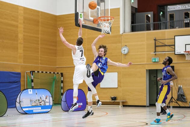 ART Giants Duesseldorf vs EN Baskats Schwelm, 19 11 2020 Andrius Mikutis 7 Art Giants gets fouled by Marco Hollersbacher 9 Schwelm ART Giants Duesseldorf vs EN Baskats Schwelm, 19 11 2020 Copyright: xBEAUTIFULxSPORTS KennyxBeelex