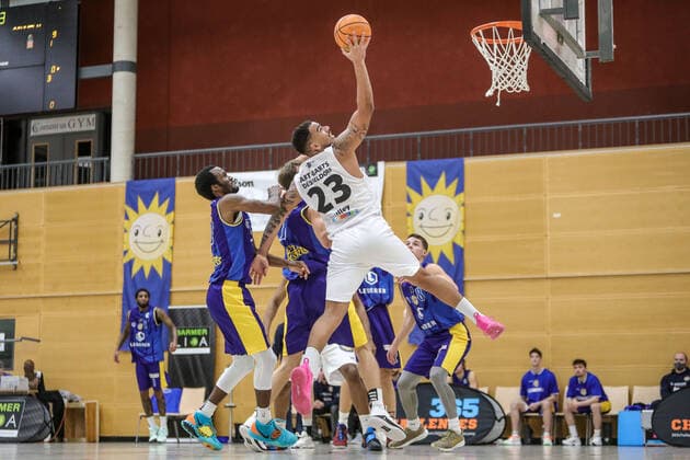 ART Giants Duesseldorf vs EN Baskats Schwelm, 19 11 2020 Rebound under the Schwelm basket ART Giants Duesseldorf vs EN Baskats Schwelm, 19 11 2020 Copyright: xBEAUTIFULxSPORTS KennyxBeelex