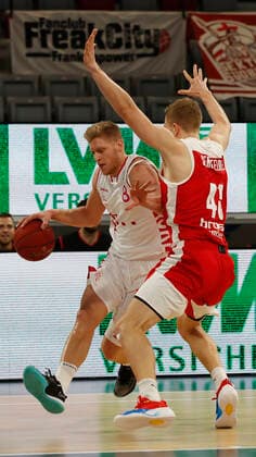 Germany, Bamberg, Brose Arena, 19 12 2020, emspor, emonline, despor, deonline, Brose Bamberg Telekom Baskets Bonn, Basketball, BBL Picture from left Benjamin Lischka Telekom Baskets Bonn and Christian Sengfelder Brose Bamberg Copyright: HMBxMedia xHeikoxBecker