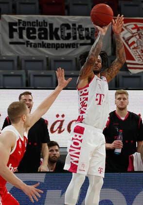 Germany, Bamberg, Brose Arena, 19 12 2020, emspor, emonline, despor, deonline, Brose Bamberg Telekom Baskets Bonn, Basketball, BBL Picture from left Christian Sengfelder Brose Bamberg and Chris Babb Telekom Baskets Bonn Copyright: HMBxMedia xHeikoxBecker