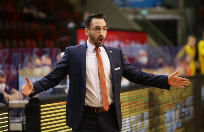 Ludwigsburg , Basketball easyCredit BBL Bundesliga , MHP RIESEN Ludwigsburg vs Rasta Vechta , Thomas Päch coach Vechta