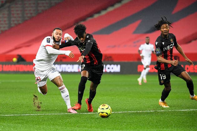 10 MEMPHIS DEPAY (OL) - 03 ROBSON BAMBU ALVES DE BARROS (NICE) FOOTBALL : Nice vs Lyon - Ligue 1 Uber Eats - 19 12 2020 FEP Panoramic 