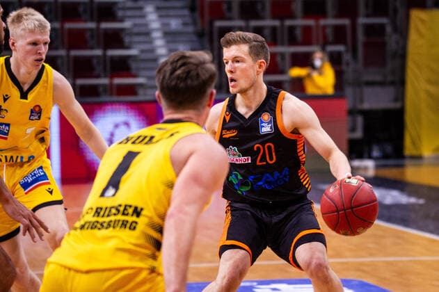 Jannes Hundt Rasta Vechta 20 Jordan Hulls MHP RIESEN Ludwigsburg 1 1 Basketball Bundesliga MHP RIESEN Ludwigsburg Rasta Vechta on 19 12 2020 in Ludwigsburg MHPArena , Baden Wuerttemberg, Germany Ludwigsburg 19 12 20 Basketball , 19 12 2020, Ludwigsburg Germany xpxsdx