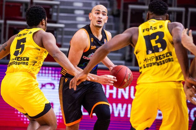 Stefan Peno Rasta Vechta 4 Barry Brown Jr MHP RIESEN Ludwigsburg 5 Yorman Polas Bartolo MHP RIESEN Ludwigsburg 13 1 Basketball Bundesliga MHP RIESEN Ludwigsburg Rasta Vechta on 19 12 2020 in Ludwigsburg MHPArena , Baden Wuerttemberg, Germany Ludwigsburg 19 12 20 Basketball , 19 12 2020, Ludwigsburg Germany xpxsdx