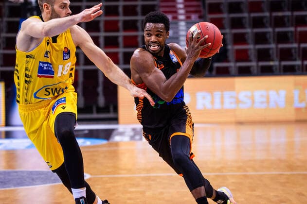 Josh Young Rasta Vechta 8 Jonas Wohlfarth Bottermann MHP RIESEN Ludwigsburg 18 1 Basketball Bundesliga MHP RIESEN Ludwigsburg Rasta Vechta on 19 12 2020 in Ludwigsburg MHPArena , Baden Wuerttemberg, Germany Ludwigsburg 19 12 20 Basketball , 19 12 2020, Ludwigsburg Germany xpxsdx