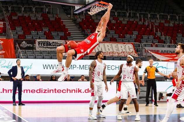 Above Chase Fieler Brose Bamberg, 20 Left Coach Igor Jovovic Telekom Baskets Bonn Center 07 Chris Babb Telekom Baskets Bonn rechrsv 05 Josh Hagins Telekom Baskets Bonn Brose Bamberg Telekom Baskets Bonn easyCredit BBL Basketball Bundesliga Basketball Season 2020 21 7 Matchday, 19 12 2020 Bamberg, Brose Arena Copyright: DanielxLöb