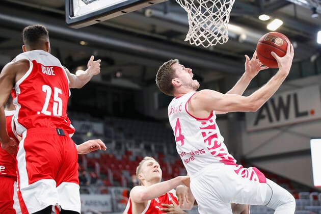 Germany, Bamberg, Brose Arena, 19 12 2020, emspor, emonline, despor, deonline, Brose Bamberg Telekom Baskets Bonn, Basketball, BBL Picture from left Kenneth Ogbe Brose Bamberg and Strahinja Micovic Telekom Baskets Bonn Copyright: HMBxMedia xHeikoxBecker